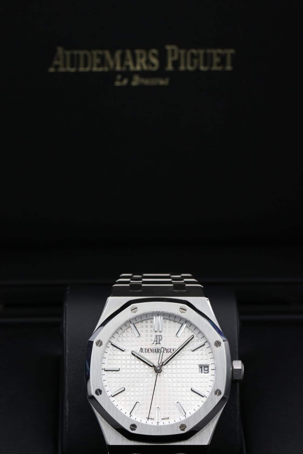 Audemars Piguet 15500ST White ROYAL OAK  41mm 2023 - Image 3