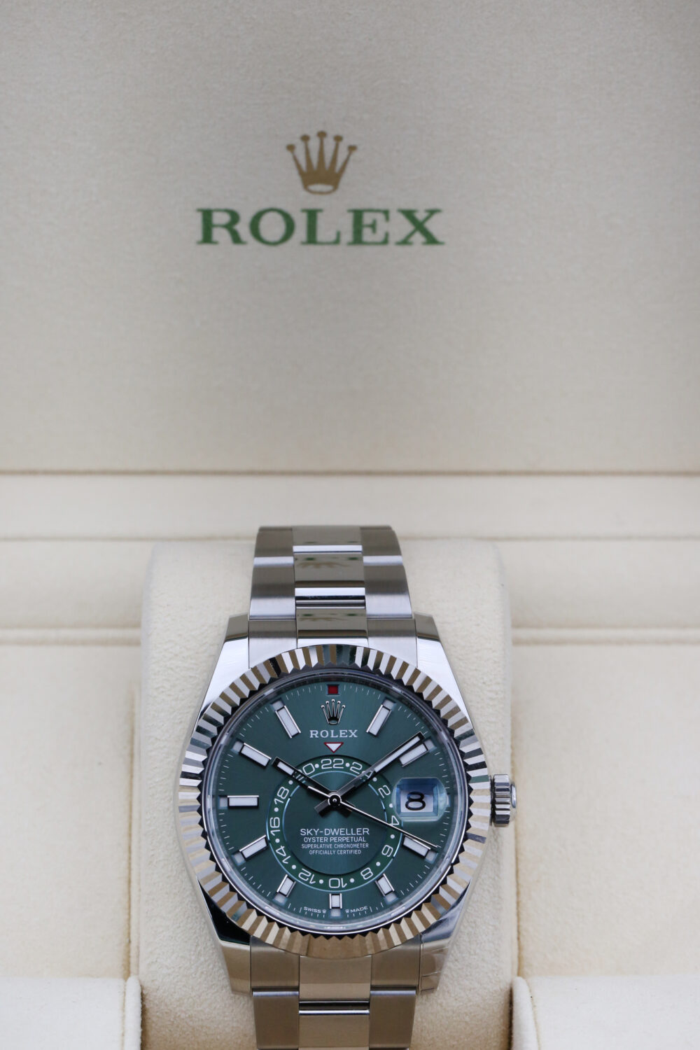 Rolex 336934 Green SKY-DWELLER 42mm 2024 - Image 4