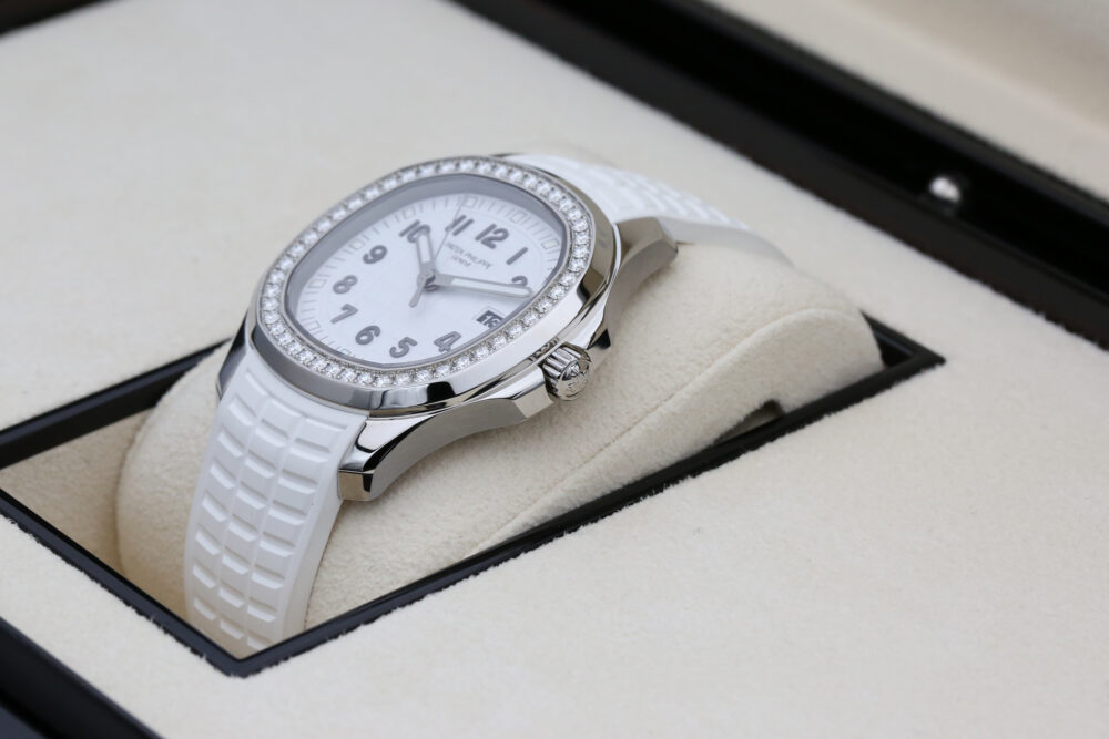 Patek Philippe 5267/200A-010 White AQUANAUT 38mm 2023 White Luce - Image 5