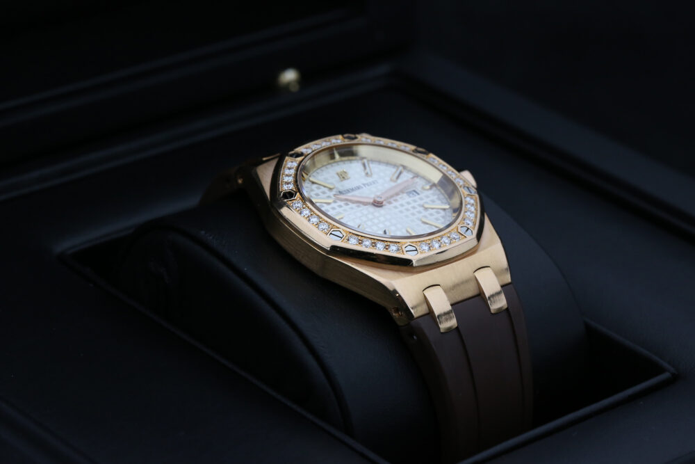 Audemars Piguet 67601OR.ZZ.D080CA.01 White LADIES ROYAL OAK 33mm 2010 - Image 7