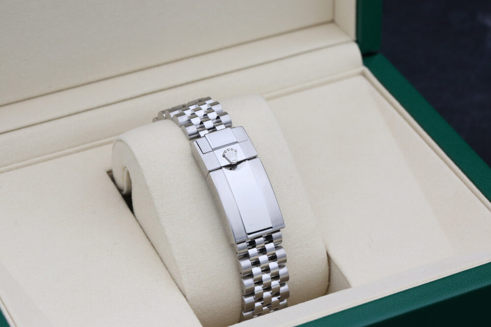 Rolex 126710GRNR Black GMT MASTER II 40mm 2025 Bruce Wayne - Image 9