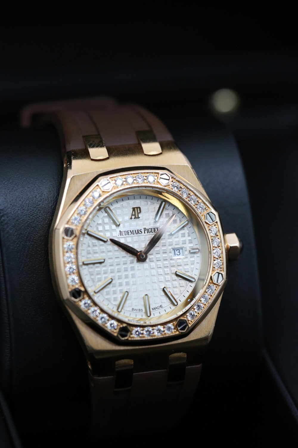 Audemars Piguet 67601OR.ZZ.D080CA.01 White LADIES ROYAL OAK 33mm 2010 - Image 2