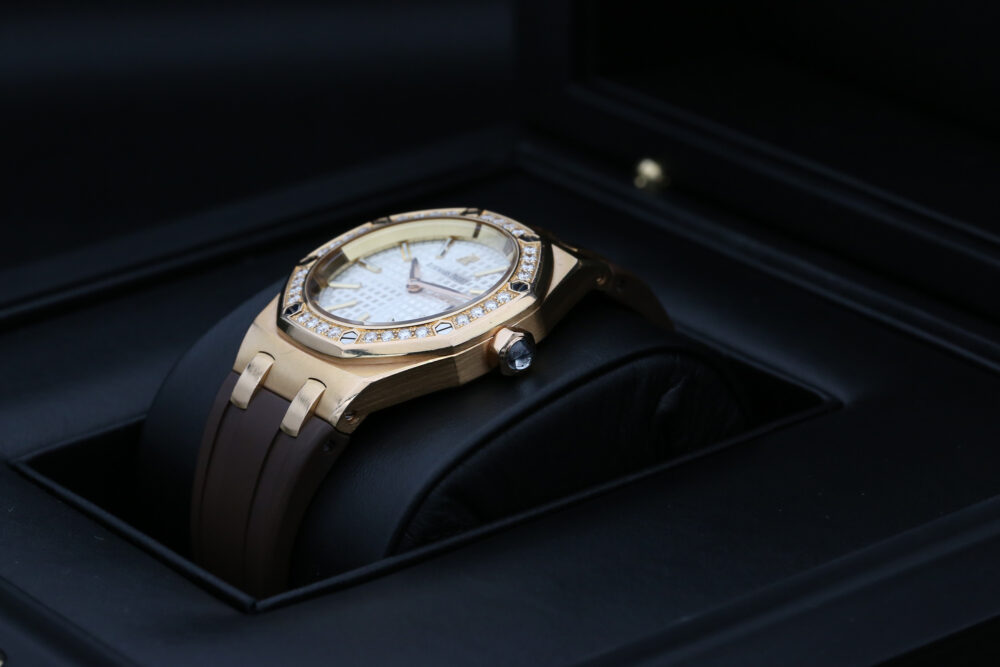 Audemars Piguet 67601OR.ZZ.D080CA.01 White LADIES ROYAL OAK 33mm 2010 - Image 6