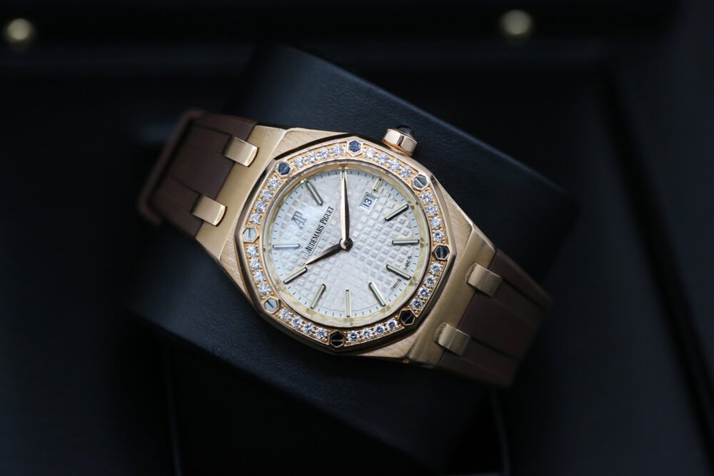 Audemars Piguet 67601OR.ZZ.D080CA.01 White LADIES ROYAL OAK 33mm 2010 - Image 3