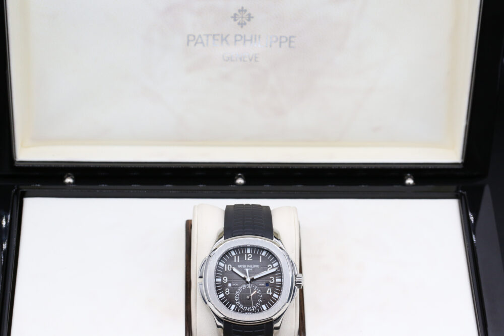 Patek Philippe 5164A-001 Black AQUANAUT  41mm 2017 - Image 4